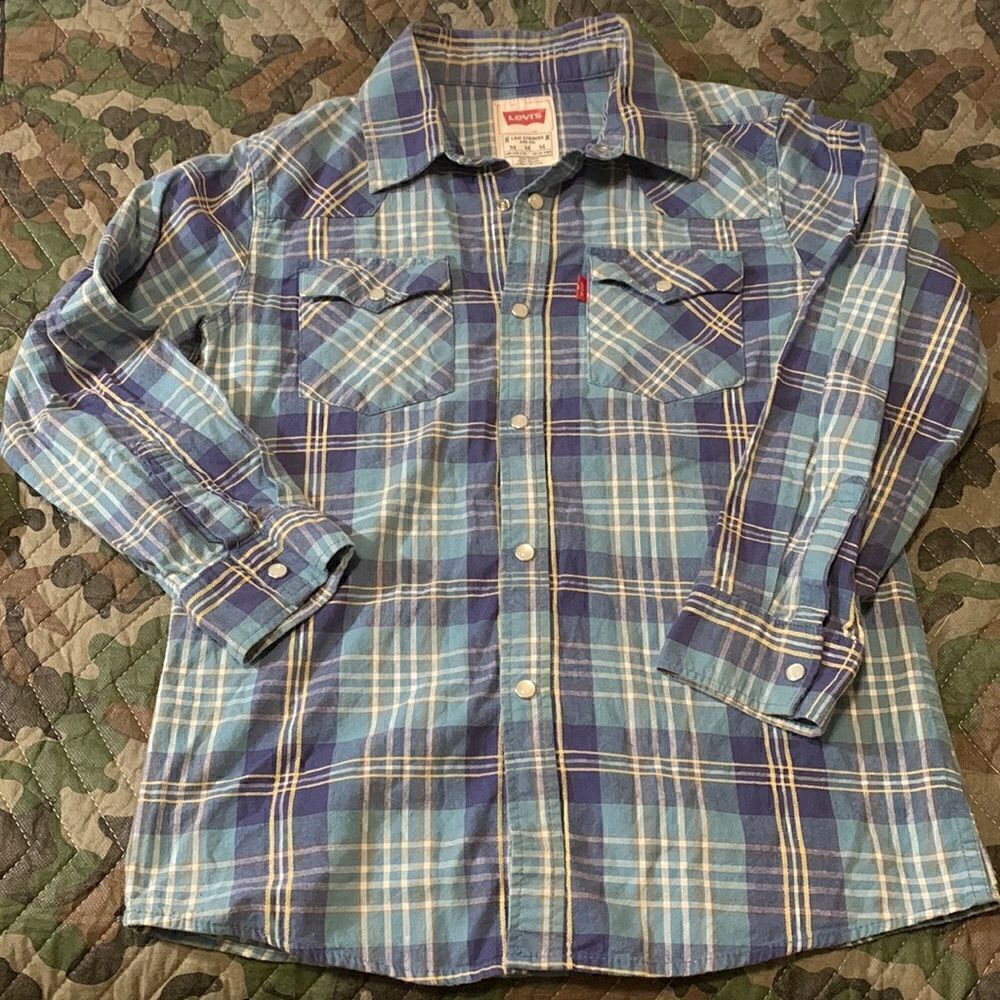 LEVIS, vintage, plaid button down long sleeve, ladies/girls medium, great cond.